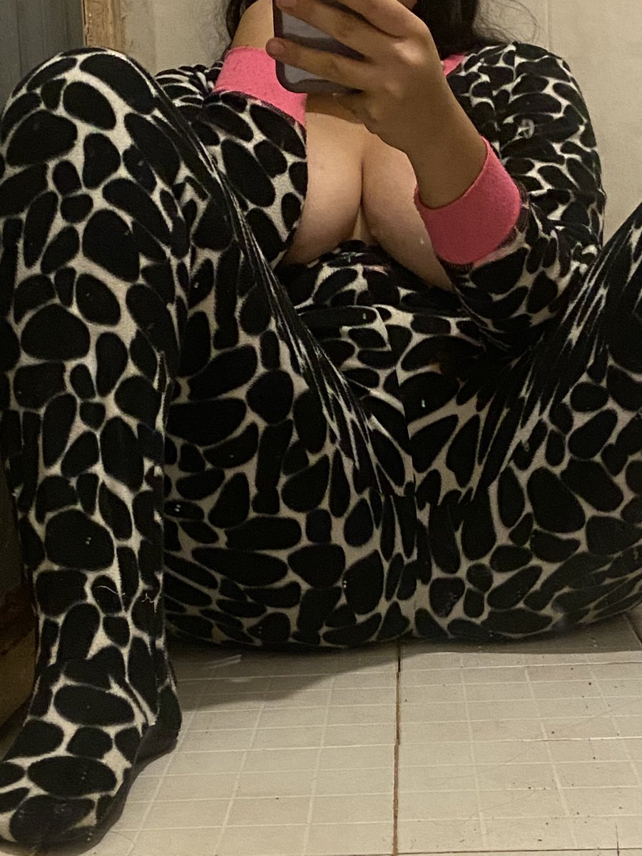 Gothic_baby22's tweet photo. It's very cold here😭🥶, can someone warm me up?🥺🔥 #buyingcontent #Sellingcontent #contentcreator #teen #camgirl #facetime #curvy #nudes #kinkfriendly
#sexting #horny #curvylatinas #horny #assclapper #facetimes #nsfwtwt #nsfw #ebony #squirter #secretseller #PackWatch
#Packers https://t.co/E7tGdExADB