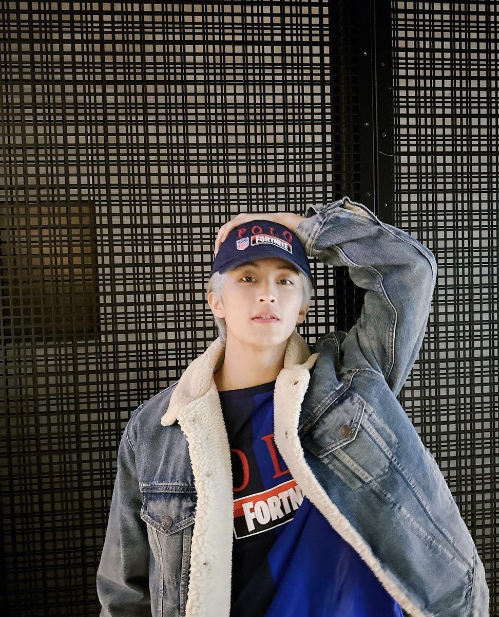LMKLOOK's tweet photo. onyourm__ark just posted a photo!

“@.poloralphlauren #/FornitexPOLO #/폴로랄프로렌” https://t.co/rSn1fafnaN