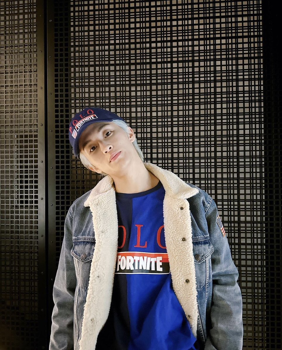 LMKLOOK's tweet photo. onyourm__ark just posted a photo!

“@.poloralphlauren #/FornitexPOLO #/폴로랄프로렌” https://t.co/rSn1fafnaN
