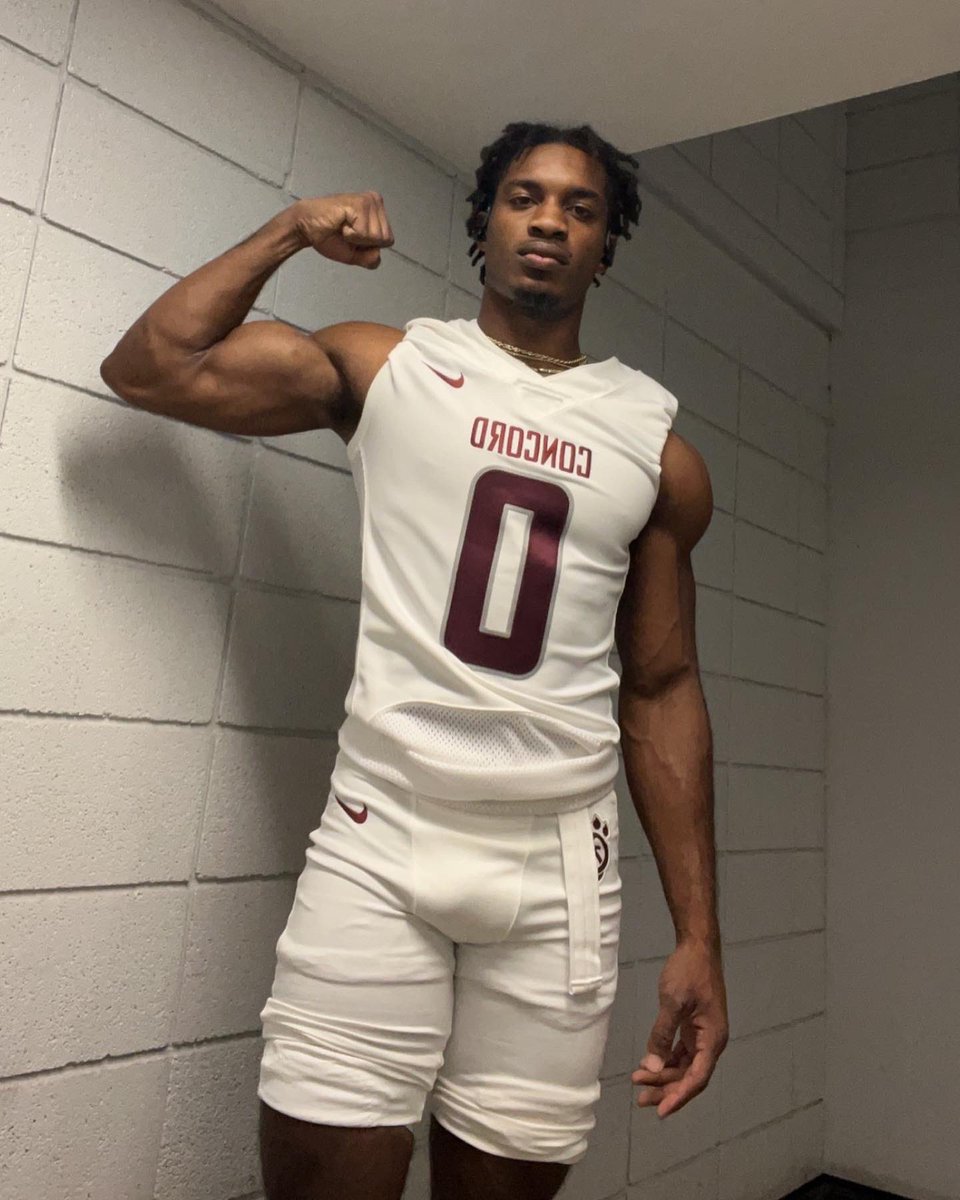 twilkins2000's tweet photo. I’m the best athlete ever I like me over anybody. 🤷🏽 I’ll do this at any LEVEL on GOD. See what happen when you put WILKINS in🎬 #Big0 #NFL https://t.co/FteWYemIM3