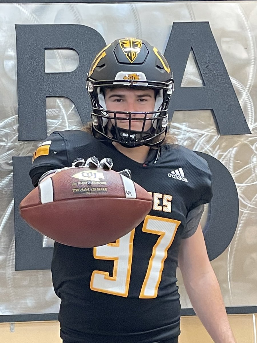 Had an amazing time on my official visit with @OttawaBravesFB thank you coach @CoachNickDavis for inviting me to come on campus!!! @BarteeDante @jacobgarcia91_ @cole_greenwood5 GO BRAVES!!