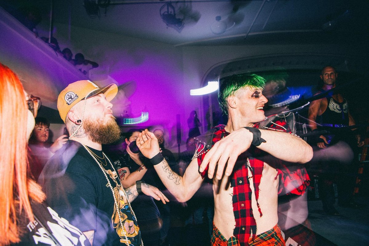 defyNW's tweet photo. …at last. 📸@1800WestSmith 

STREAMING NOW: https://t.co/OhlBwcT6W7 #defyfightwave https://t.co/dCNoe5fWyz