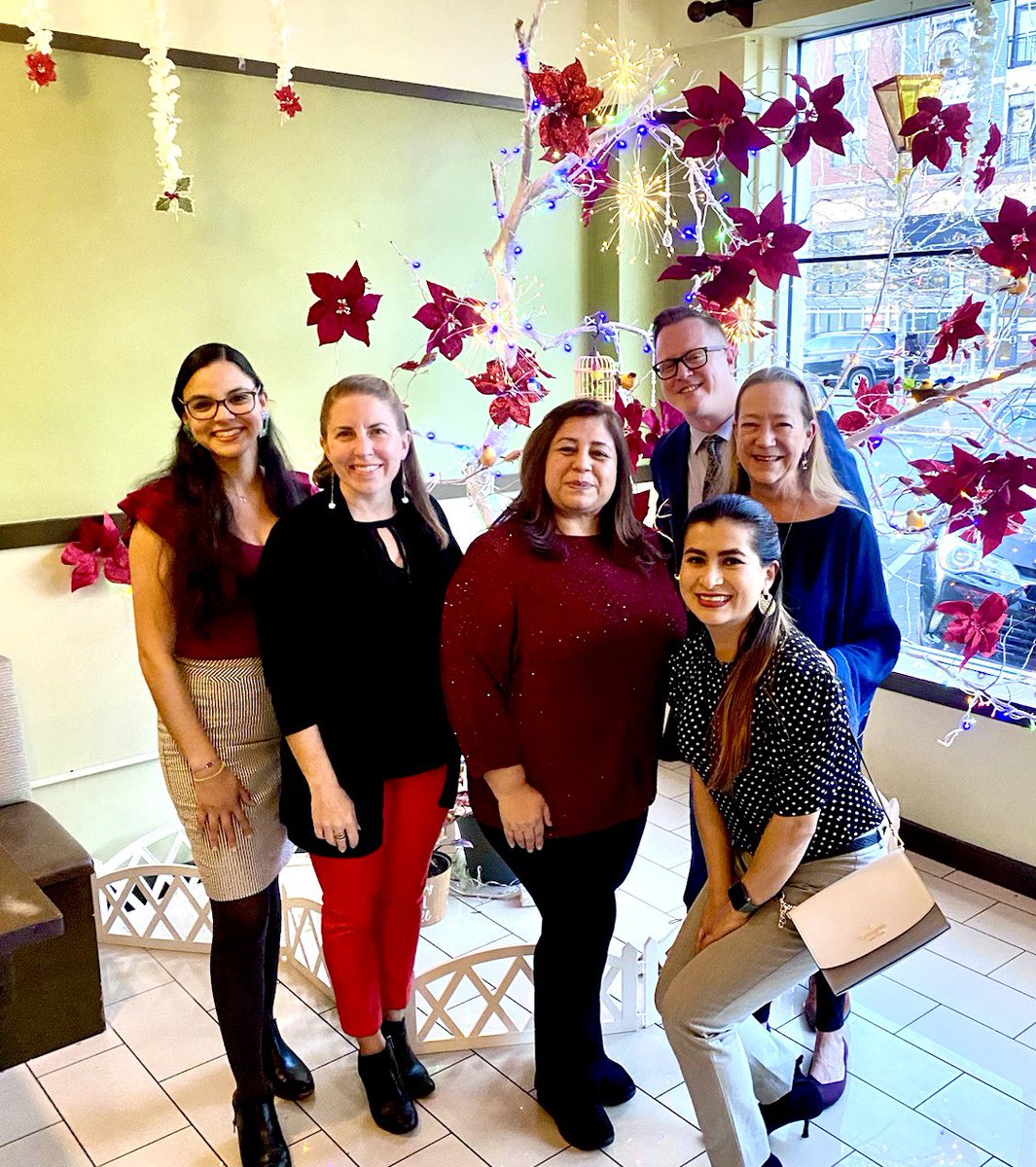KimKlingler's tweet photo. Let the holidays begin with the @columbiapikeva team and @cafesazonva 🎄
#happyholidays #thanks for #supporting #columbiapike #worldinazipcode https://t.co/UFCuBHWIo7