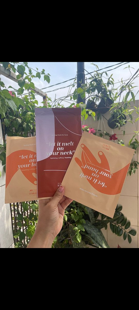 yoanprastywi's tweet photo. Wah happy banget skincare sepaket ditangan dan leher aku sudah rutin ku pakai jadi lembab dan anti keriput .. produk Korea dari @unnispick  dan bisa beli di e-commerce kesayangan kalian yuk samaan yuk pakai lovbod https://t.co/5Pm2vmL6aA