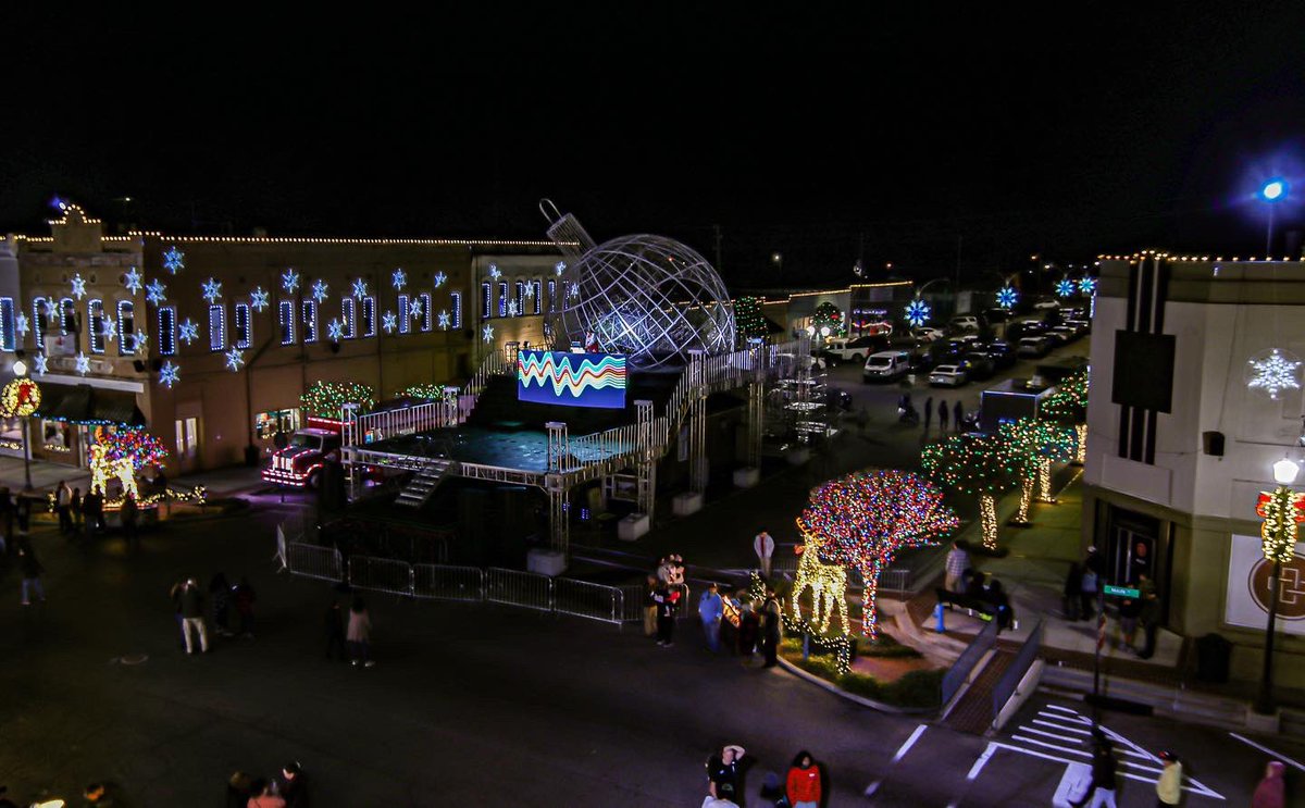 marsh413's tweet image. Christmas in Columbia