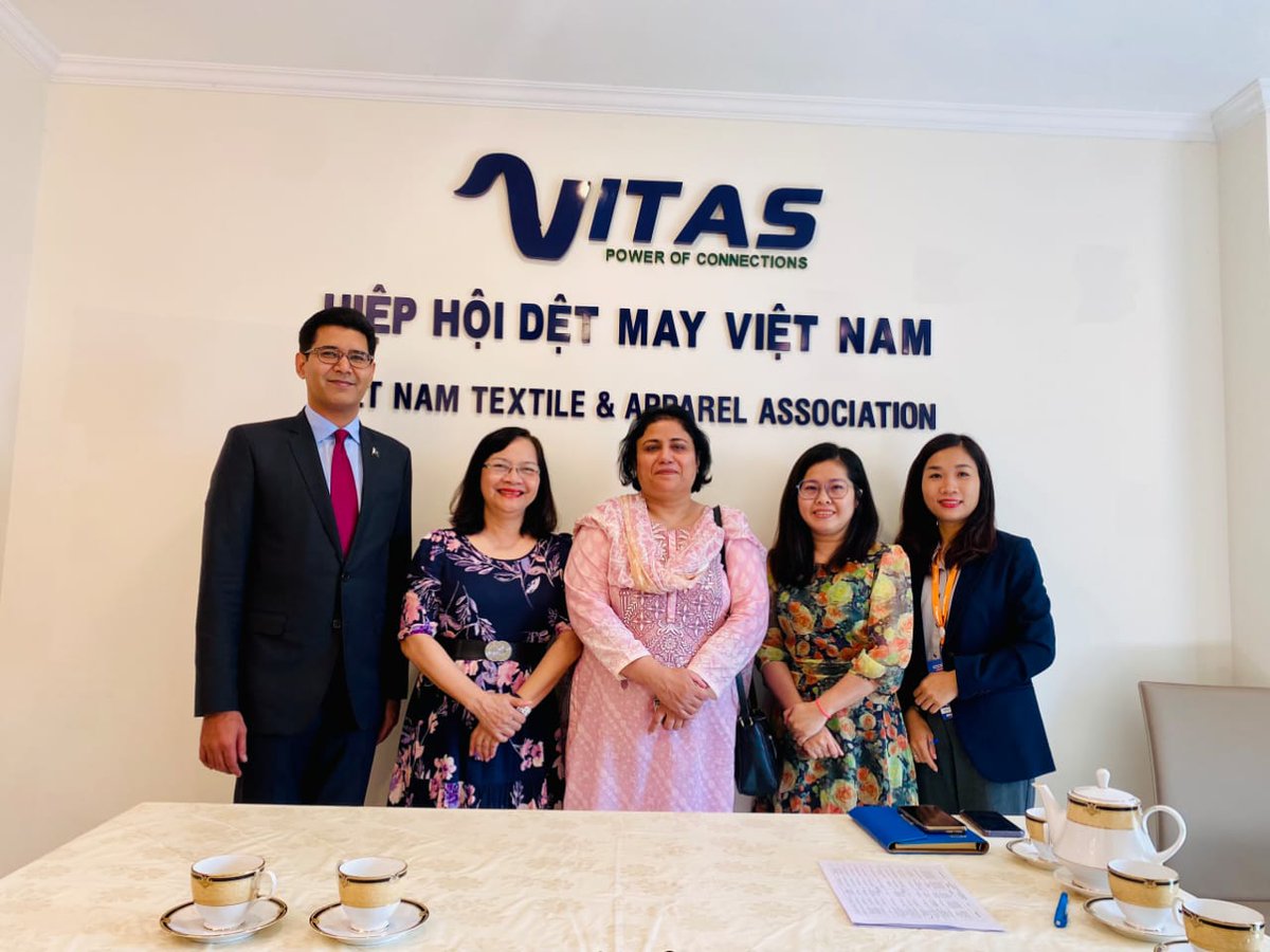 Mrs. Samina Mehtab, along with Commercial Secretary, visited VITAS HCMC office to enhance bilateral trade in Textiles Sector. She also invited VITAS delegates to participate in the Pak-ASEAN Trade Conference and Single Country Exhibition held in Jakarta from 18-20 January 2023.