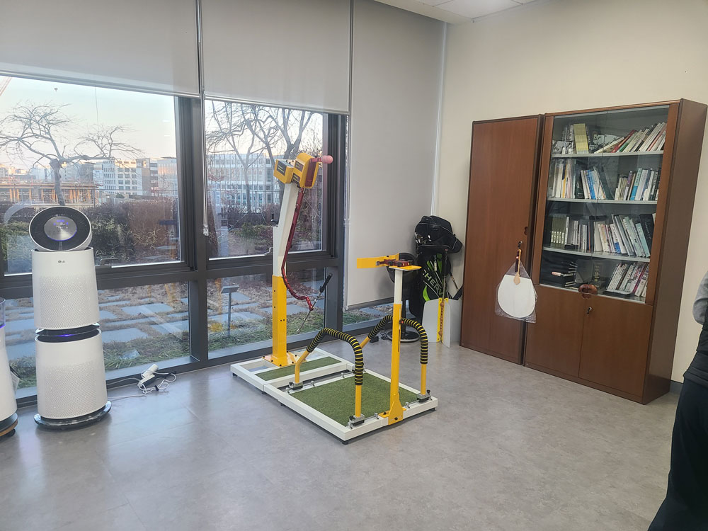 Proswing_Inc's tweet image. 서울 강서구 마곡동 (주)L**** 대표이사실 #퍼펙트스윙머신 설치
proswing.kr
제품문의:1899-6637 / 전국무료배송설치
#골프스윙머신 전문 연구제조기업 - (주)프로스윙
#실내골프교정 #골프연습기 #골프자세교정 #골프궤도교정 #드라이버스윙연습 #아이언스윙연습 #헤드업교정