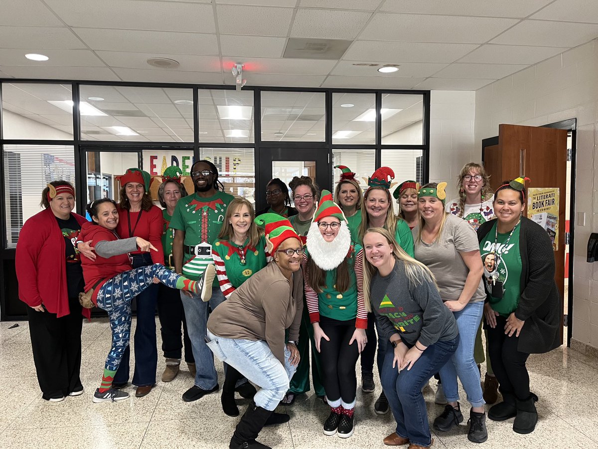 NewlinElem's tweet photo. 🎶On the fourth day of spirit month my true love gave to me…. the #Elfie pic! @ABSSPublic @erfogleman @DeannaPolito2 @mere_mc @BrittMoody19 @MissEmmaLindsay https://t.co/oxOtWZrpAd
