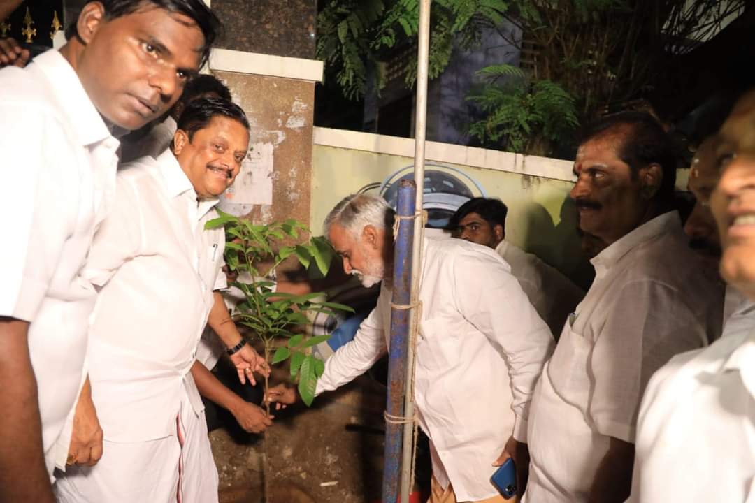 CMageshKumar6's tweet photo. அமைச்சர்கள் அண்ணன் @PKSekarbabu அண்ணன் கா.ராமச்சந்திரன் துவக்கி வைத்தனர், உடன் சட்ட மன்ற உறுப்பினர் அ.வெற்றிஅழகன்., பகுதி செயலாளர்கள்.,மாவட்ட இளைஞரணி து.அமைப்பாளர்கள்.,பகுதி அமைப்பாளர்கள்.,  து.அமைப்பாளர்கள்.,வட்ட இளைஞரணி அமைப்பாளர்கள்., இருந்தனர்... 2/2 https://t.co/P1cMUTuGYe