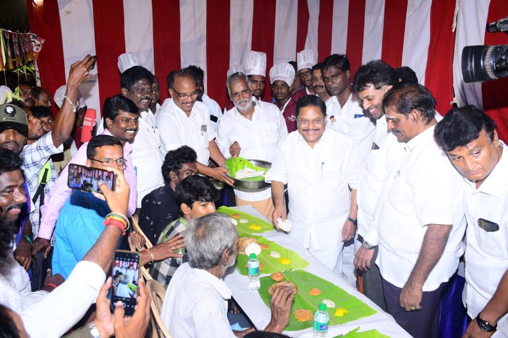 CMageshKumar6's tweet photo. அமைச்சர்கள் அண்ணன் @PKSekarbabu அண்ணன் கா.ராமச்சந்திரன் துவக்கி வைத்தனர், உடன் சட்ட மன்ற உறுப்பினர் அ.வெற்றிஅழகன்., பகுதி செயலாளர்கள்.,மாவட்ட இளைஞரணி து.அமைப்பாளர்கள்.,பகுதி அமைப்பாளர்கள்.,  து.அமைப்பாளர்கள்.,வட்ட இளைஞரணி அமைப்பாளர்கள்., இருந்தனர்... 2/2 https://t.co/P1cMUTuGYe