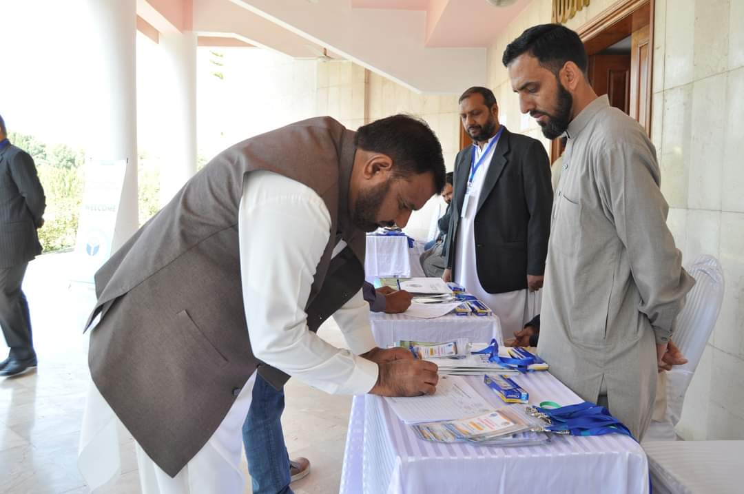 AfaqTrainings's tweet photo. Alhamdulillah, AFAQ in Collaboration with Federal Board of Intermediate &amp; Secondary Education has conducted the symposium on 'SLO Based Assessment' successfully. 122 School Heads / Directors from across Pakistan benefitted from this unique learning opportunity. https://t.co/Hf7t6191hG