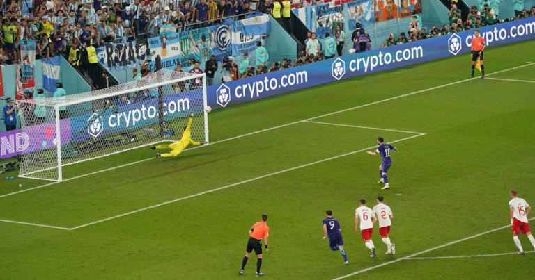 fromviews1's tweet photo. Szczesny reveals he ‘lost a bet’ to Messi over controversial decision in Poland vs Argentina https://t.co/pUv5WhP1eC https://t.co/zjOlKLDqag