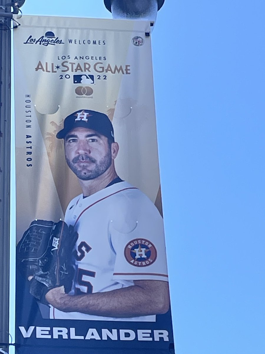 ufvenus01's tweet photo. Hey ⁦@JustinVerlander⁩ - spotted by the Marriott at LA live this summer. Perhaps it was foreshadowing your third act :) would prefer to see you back in the D but if you come to SoCal better believe I’ll wear dodger blue! Xoxo #MustSeeJV #35 #IBelieveDET https://t.co/aBhrjZWCWh