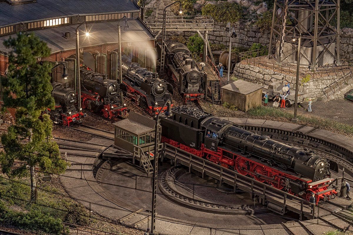 AntoinePrt's tweet photo. En ce 2 décembre 2022, bonne Journée Internationale du Modélisme Ferroviaire à tous les amateurs de trains, grands ou petits !

Happy International Model Railroading Day!

🚧🚦🛤️ https://t.co/Urvhs8BvbD
