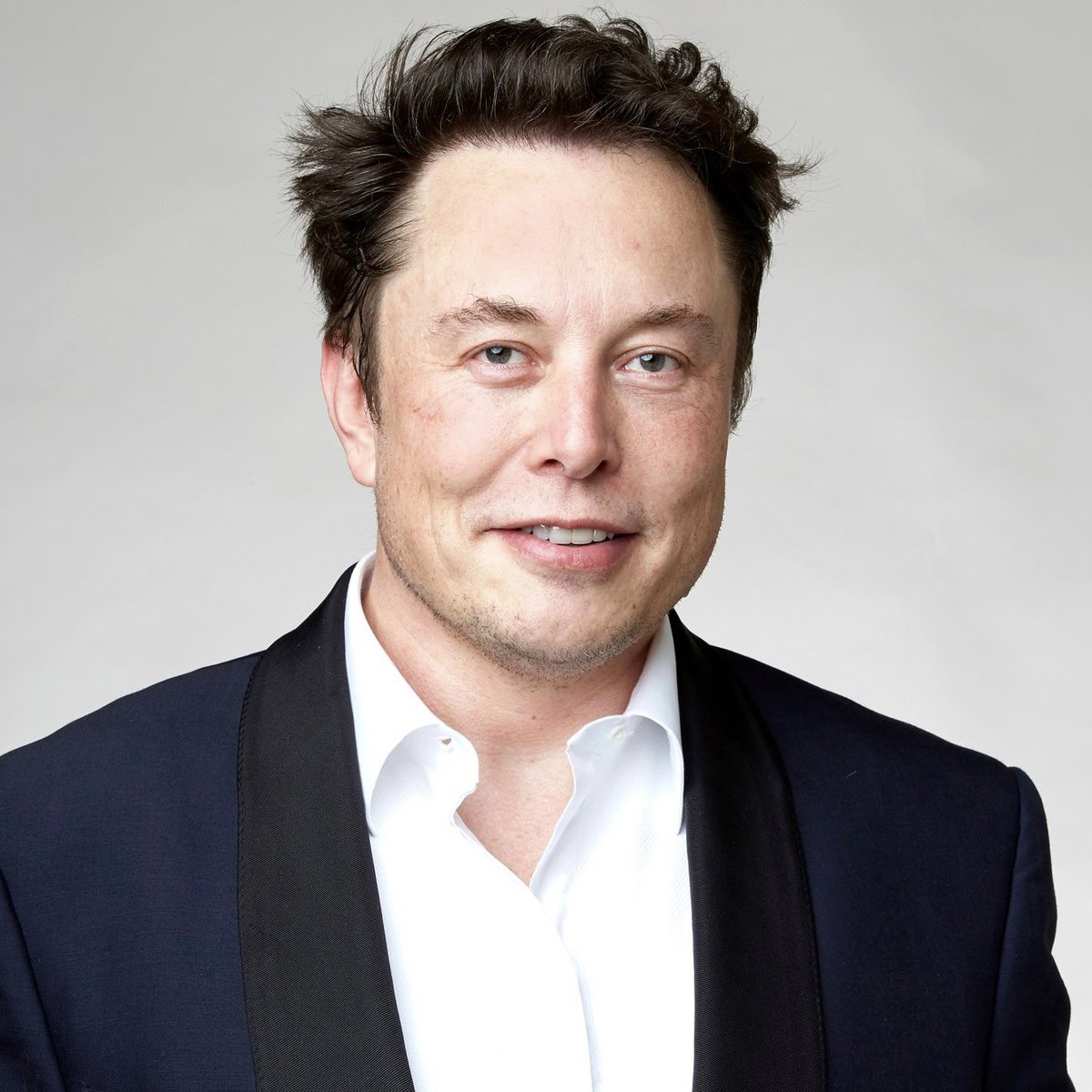 choquei's tweet photo. 🚨AGORA: Elon Musk anuncia que irá suspender a conta de Kanye West após ele fazer apologias ao nazismo. https://t.co/aL3EMh3iAJ
