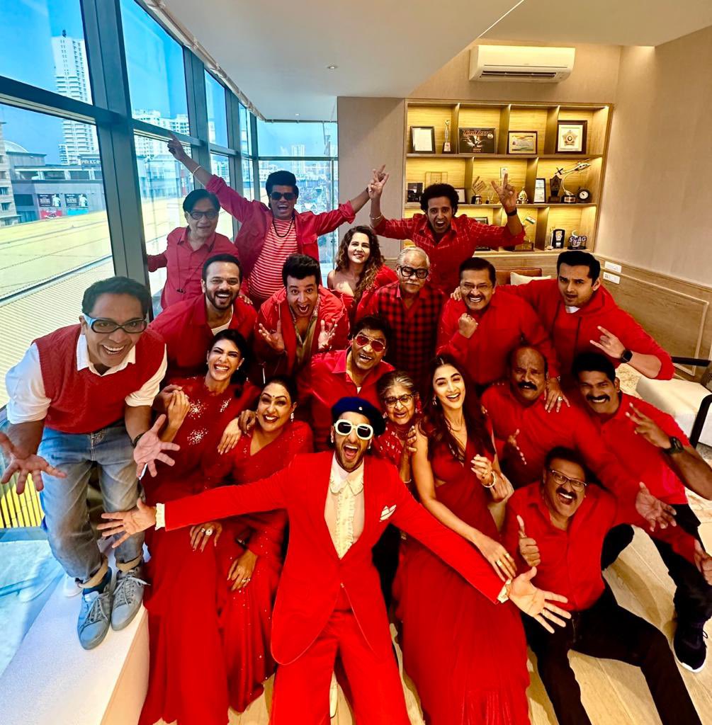 taran_adarsh's tweet photo. #Xclusiv pic… #Cirkus trailer out TODAY at 1.30 pm. #RohitShetty #RanveerSingh #CirkusTrailer #CirkusThisChristmas https://t.co/CU5AcZyQ7u