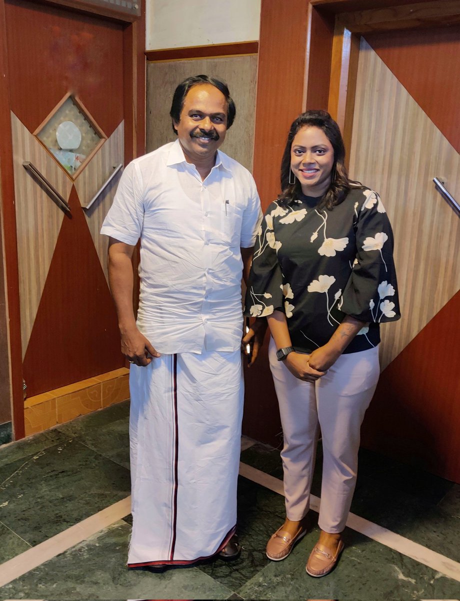 MercyChithra's tweet image. With honourable Minister of Information Technology and Digital Services, Mr. @Manothangaraj 

#tamilnewsanchor #MercyChithra #KalaignarTv #tnminister #ministermanothangaraj