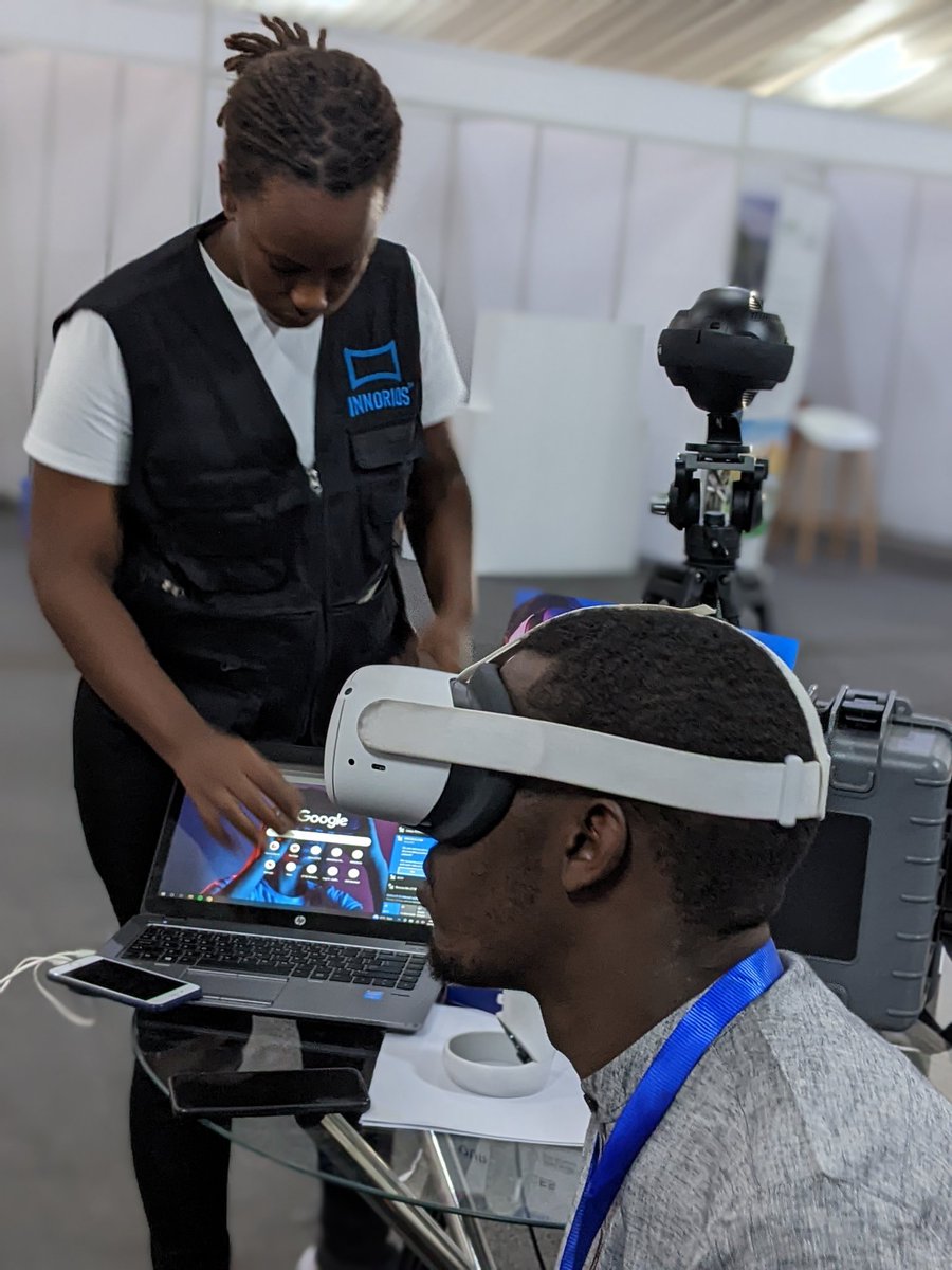 Ngabo_Karegeya's tweet photo. Cyakora Virtual reality ejo yankorereye ishyano 😂😂, namenye laptop yabandi ndi gusimbuka Umugezi wo muri Rusia🙆. Wow it's so beautiful ❤️❤️ https://t.co/QkHJkw23ef