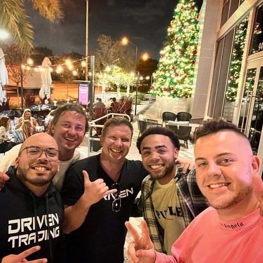 drivenespanol's tweet image. ¡Amo nuestro liderazgo … El Mejor Del Mundo!  #LiderazgoDRIVEN #DrivenTrading #SolosDRIVEN #drivenleadership #driventrading #wearedriven