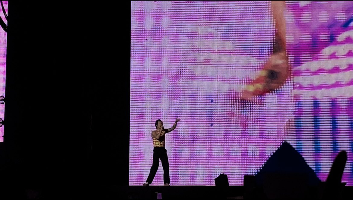 melgf2's tweet photo. Vi al amor de mi vida.
@Harry_Styles 

Live On Tour.          02/06/2018.MX
Love On Tour.         24/11/2022. MX
Love On Tour.         25/11/2022. MX https://t.co/ZX7i7ZRNT2