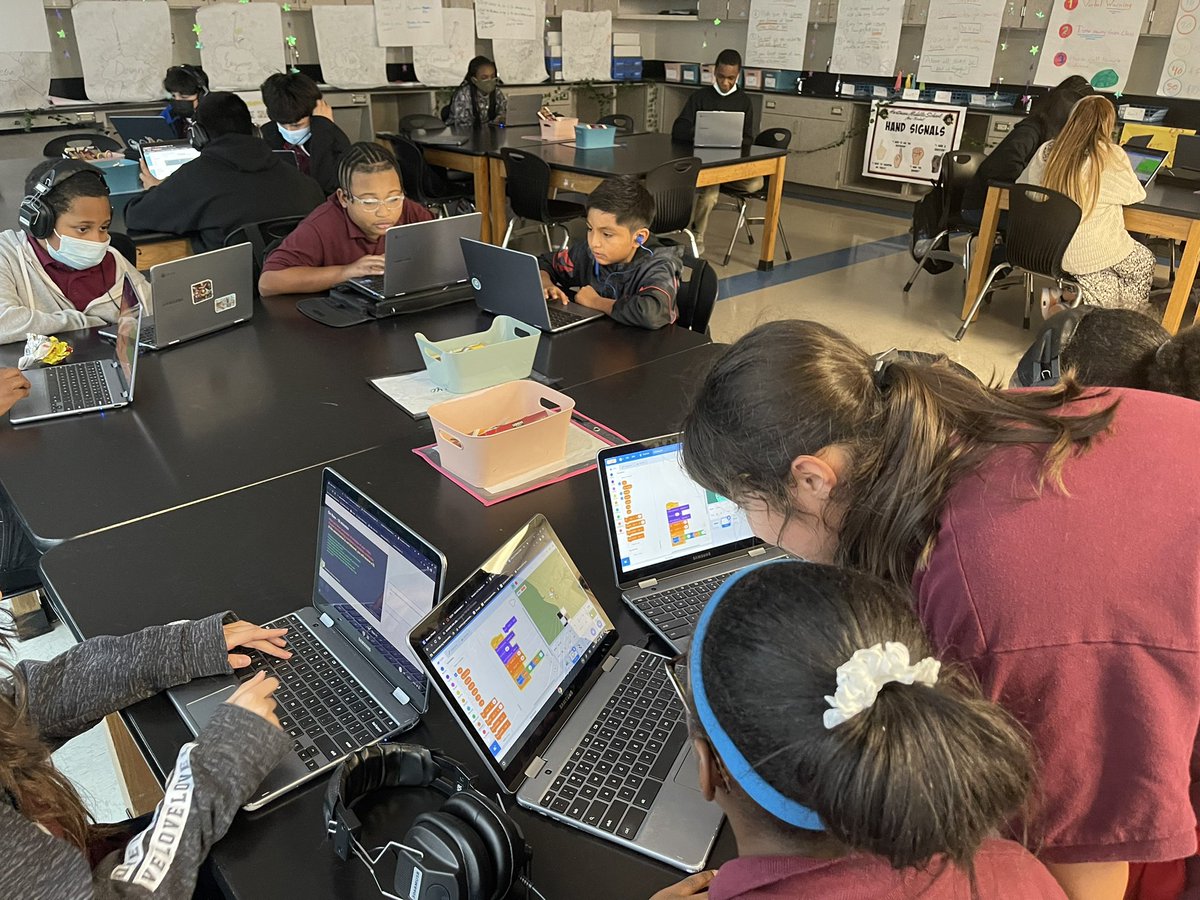 TechTisa's tweet photo. Coding is their Cardio💻 Ss in @FaizaFahad11 class kicked off #12DaysOfCode designing their algorithms and sequences. Enjoying activities from #Hisdecode https://t.co/ldjnhZ3yXy