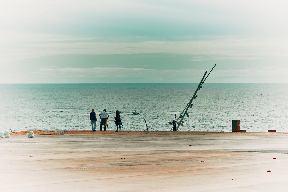 Sharing a seaside walk

📸 Fujifilm X-T3 

📷 Fujinon XF 50-140mm F2.8 R LM OIS WR 

#barcelona #city #santadriadebesos #cityscape #forum #sea #seascape #clouds #cloudscape #waterbike #storytelling #landscape #streetphotography #urban #urbanphotography #photography #photographer