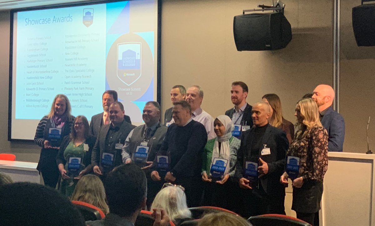 So incredibly excited and proud to receive our Microsoft Showcase School award! (That's me on the far left.) @MSEducationUK #miee #MIeexpert @LuisB_MIEE @StAndrewsOxon