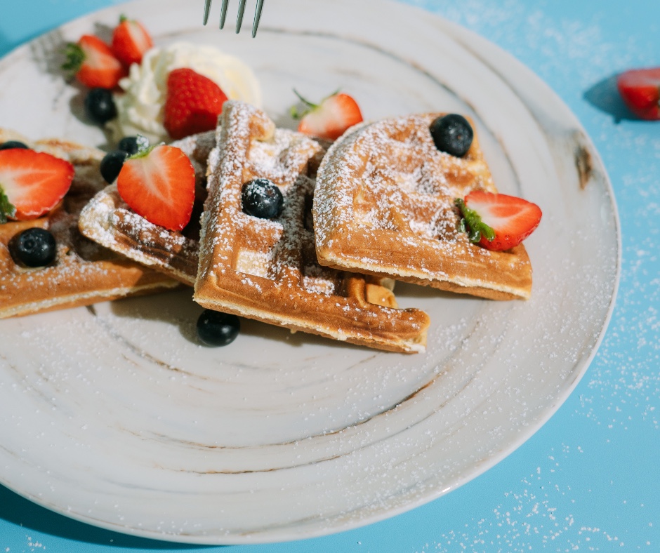 Did you know we serve a weekend brunch served between 12-4pm? Delight in a variety of dishes from the pictured sweet waffle stack with delicious fresh fruit to wild mushrooms with poached eggs on toast drizzled with truffle oil. 
Book now - shorturl.at/hmqT3