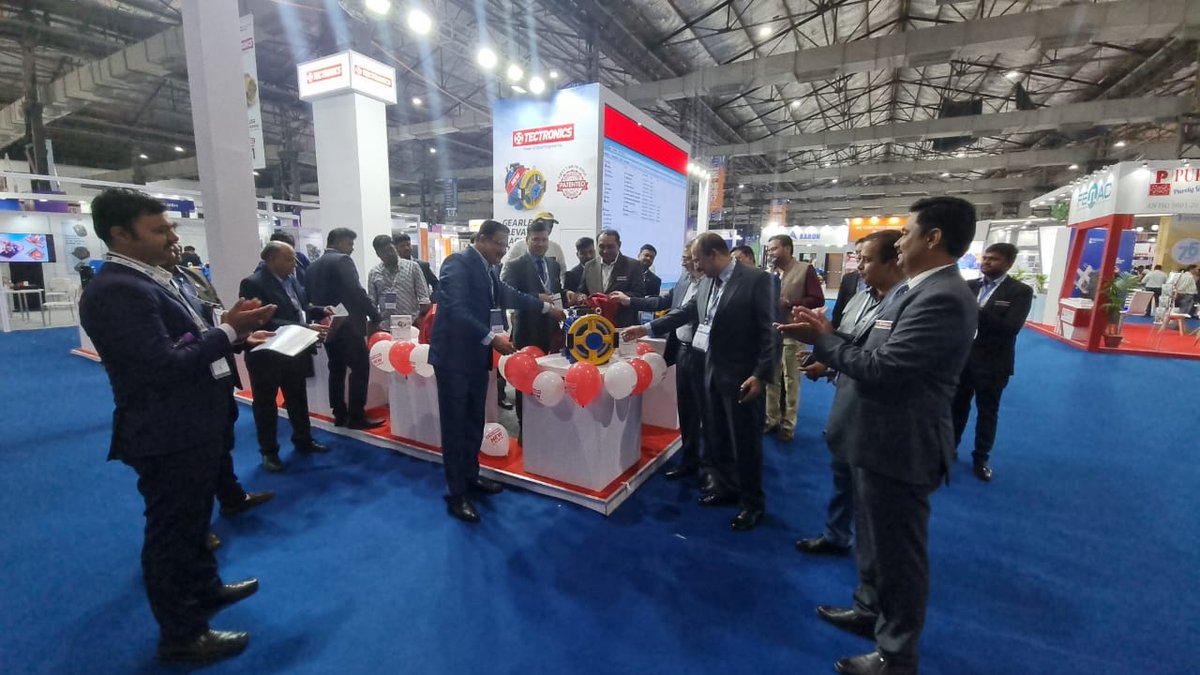 tectronicsindia's tweet image. We are extremely delighted that we have launched the RTG 32P in a 6-passenger series through our value-added customer, At ISEE 2022-Mumbai. we are very much proud of this.
RTG 32P-06 is the First time in India with a patented product and a 5-year warranty.
#gearless #tectronics