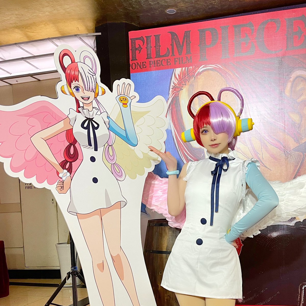 昨天在中国的首映！
去首映线下COS了乌塔(o^^o)♪

#OnePieceFilmRed #ONEPIECE
#OP_FILMRED
#UTA_FILMRED #ウタ #UTA
#赤髪の #歌姫 https://t.co/LX5B9iwn8y