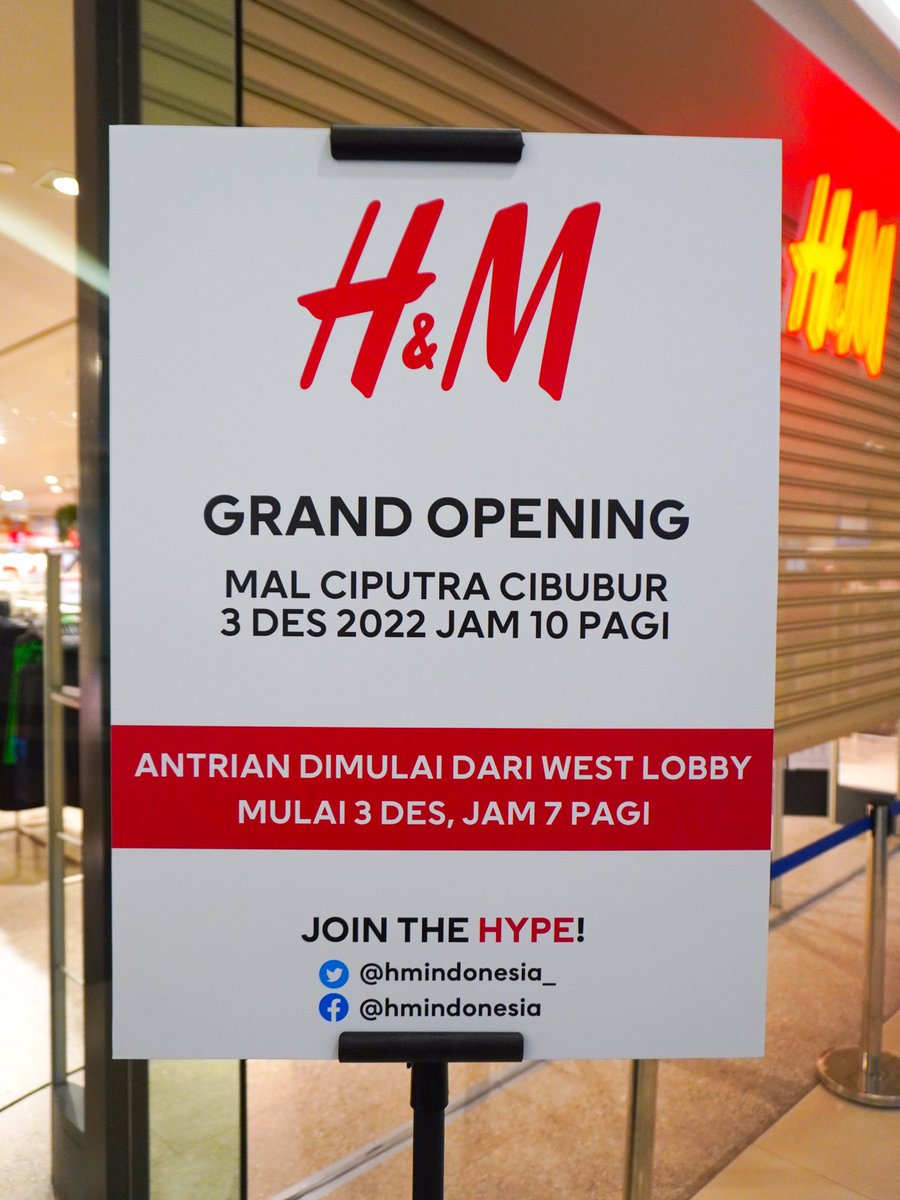 1 HARI LAGI! 

Jadilah 200 pengunjung pertama di opening store H&amp;M Mal Ciputra Cibubur 3 Desember jam 10 pagi, dan dapatkan vouchernya

Voucher berlaku untuk belanja produk H&amp;M favoritmu, sudah siap antri besok? 

#HMLovesCibubur #HMIndonesia