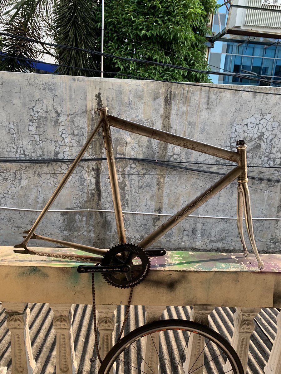 septohadibz's tweet photo. #fnfjb #sale #forsale #frameset #affinitylowpro
Dijual Frameset Affinity Low Pro (Repaint)
Fork bawaan Affinity gak nemu di gudang (jd jgn ditanya)
Fork BLB
Size S Pursuit
6.5 nego
Siap COD Se Jaksel https://t.co/CTRu7UA5tK