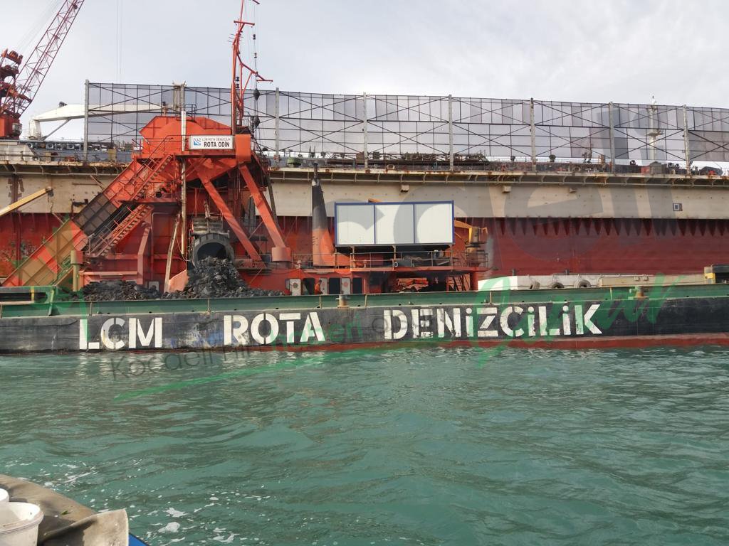 Marmara Denizi'ne dip çamuru boşaltılmasını derhal ve süresiz durdurun!
Yalova'daki Sefine Tersanesi'nden alınan dip çamurlar gece karanlığında Marmara'ya bırakılıyor. Ne Çınarcık Çukuru ne de Marmara'nın açıkları tersanelerin çöplüğü değildir! 
📷:Yerel basın