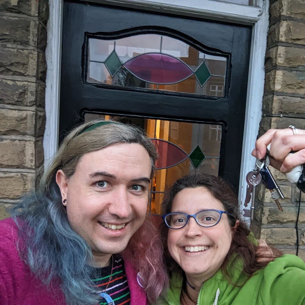 We are Farsley folk now! It's taken many months but Emily and I finally have the keys to our dream home! 🏡 instagr.am/p/ClqTXOys8V0/