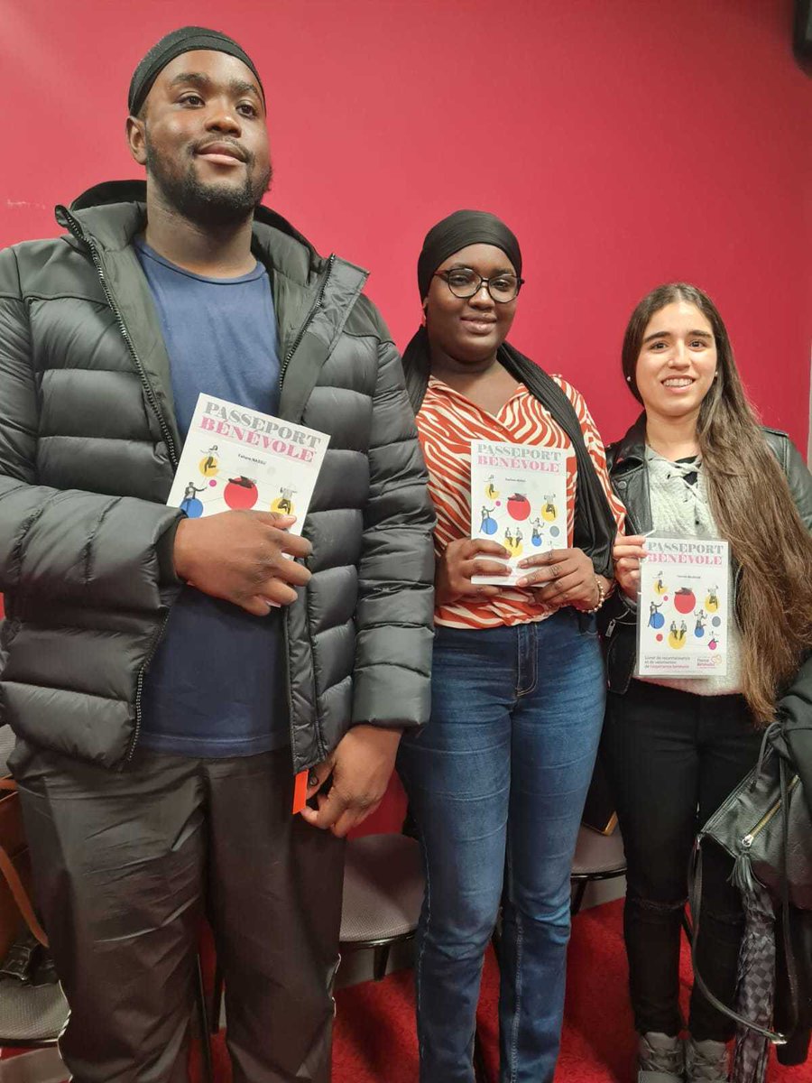 AfevMediterrane's tweet photo. Nos engagés @afevmarseille mis à l'honneur hier en recevant leur passeport bénévole remis par la Ville de @marseille et @AhmedHeddadi lors d'une soirée dédiée et reconnaissant leur engagement à @AfevFrance pour renforcer le lien social dans les quartiers !
https://t.co/lyNzzyqr03 https://t.co/CqFLuNRZBL