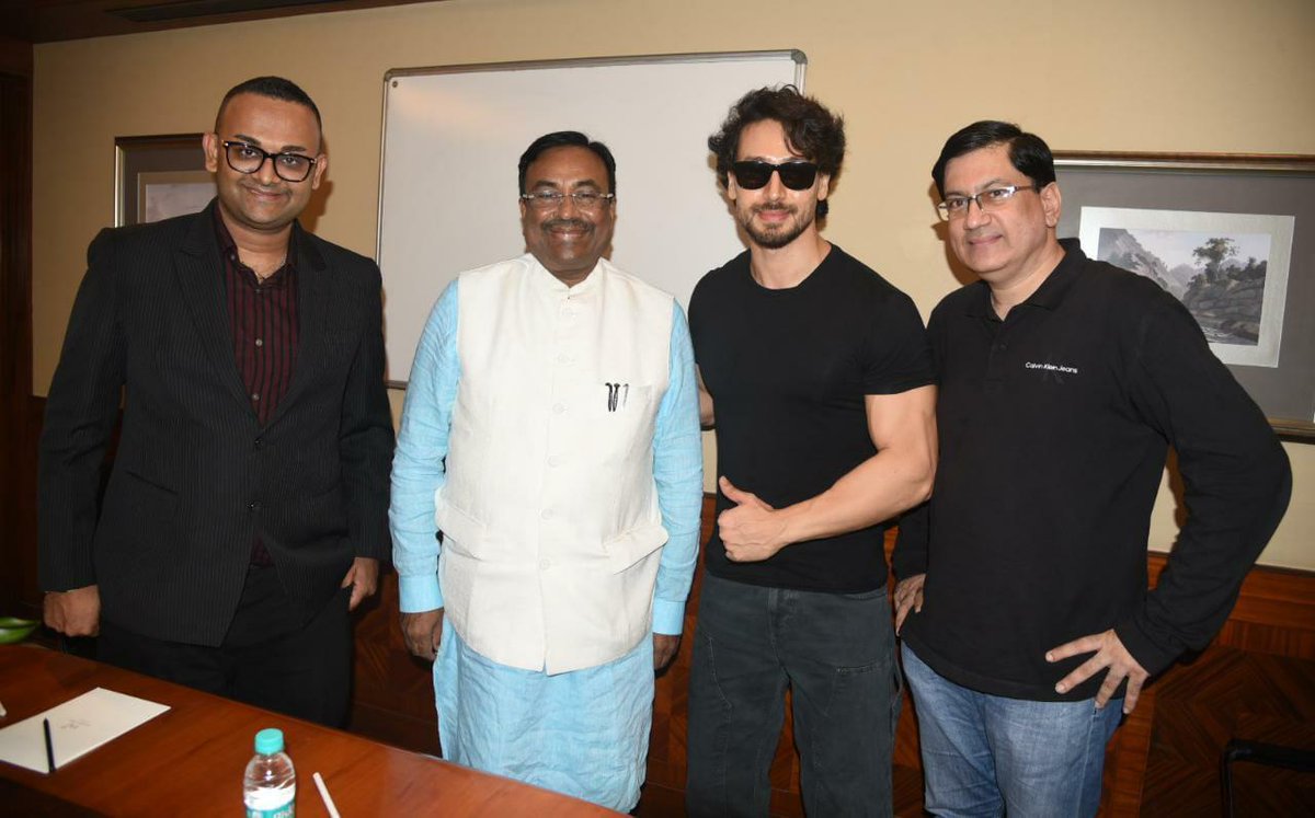 Mahesh Ramanathan (@maheshramanath6) on Twitter photo Time for action as the clock ticks by ! Privileged to associate with <a href="/SMungantiwar/">Sudhir Mungantiwar</a> , <a href="/iTIGERSHROFF/">Tiger Shroff</a> and <a href="/dhairyaroy/">Dhairya Roy</a> on <a href="/MahaForest/">Maha Forest Official</a> conservation initiatives to further increase our green cover. Time for action as the clock ticks by ! Privileged to associate with <a href="/SMungantiwar/">Sudhir Mungantiwar</a> , <a href="/iTIGERSHROFF/">Tiger Shroff</a> and <a href="/dhairyaroy/">Dhairya Roy</a> on <a href="/MahaForest/">Maha Forest Official</a> conservation initiatives to further increase our green cover.