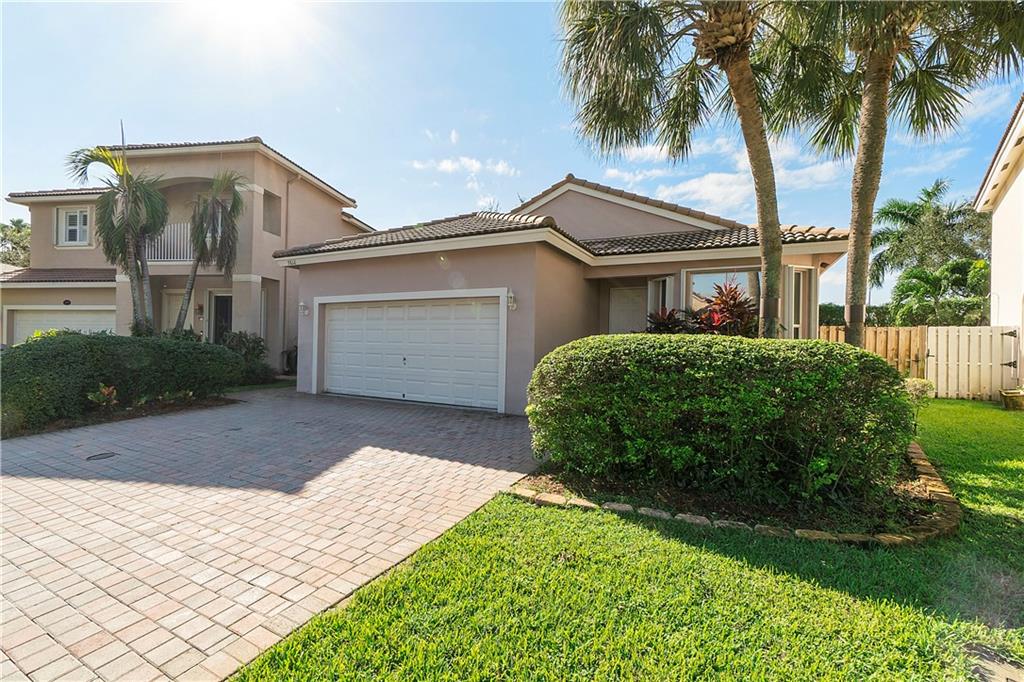 tinachongrealty's tweet photo. Just Reduced!  $604,900.00, 3BR, 2BA, 7612 NW 19th St, PEMBROKE PINES, FL 33024, Full Details https://t.co/lFv2hPmEoP https://t.co/KVsmVe3faD