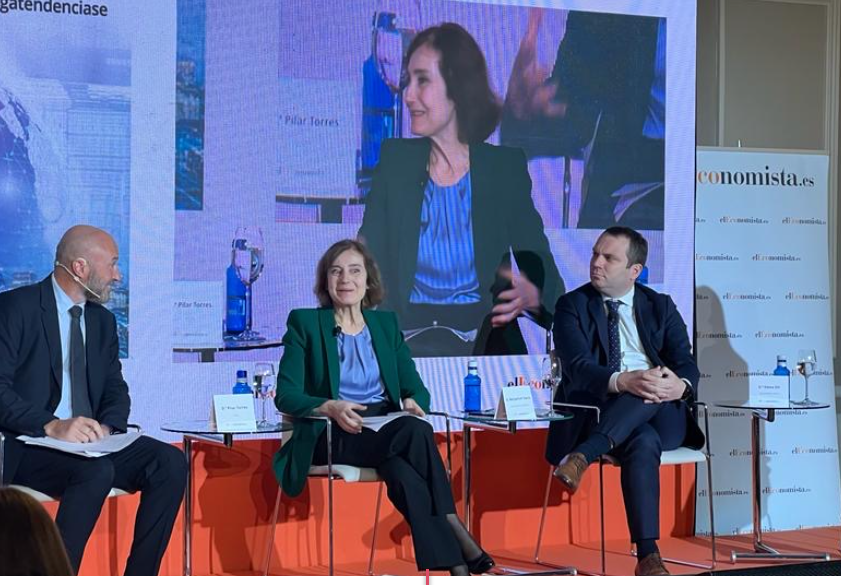 🗨️<a href="/pilar2torres/">Pilar Torres</a> en #ForoMegatendenciaseE: La #democratización hace que la #tecnología que antes solo podía usar un gobierno o una gran empresa, a día de hoy pueda ser utilizada por cualquier persona desde su casa.