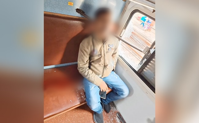 ndtv's tweet photo. Iron Rod Pierces Through Train Passenger's Neck In Freak Accident In UP https://t.co/JPn5GniBnr https://t.co/ZjFT5L3Sig