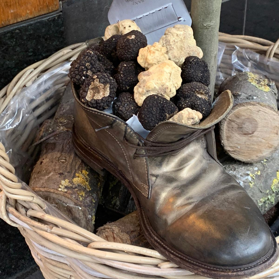 arno_veenhof's tweet photo. Alles voor een héérlijk avondje vind je natuurlijk bij Slagerij De Leeuw. Past precies! 😉
En... laat het nu ook nog (Beef) 'Wellington Weekend' zijn! 🛒 https://t.co/Y0cceCx0nU
#sinterklaasavond #borrelen #vrijmibo #truffel #ham #ofjeworstlust #kado #lekker #traiteur #amsterdam https://t.co/h7DLOODfwd