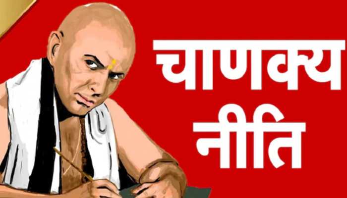 chanakya_quotes's tweet photo. One who steals from his guru or temples; engages with wives of others is nothing but a Charlatan.

#Chanakya #Quotes https://t.co/hLxBAaoFIf