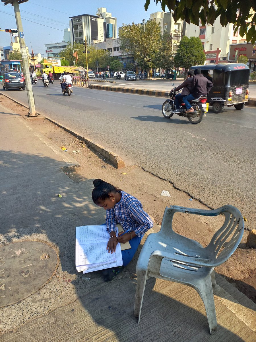 MaruParashar14's tweet photo. मंजिल मिले ना मिले ये तो मुकद्दर की बात है,
लेकिन मुश्किलों से डर कर हम कोशिश भी ना करें ये तो गलत बात है ।
- राजकोट, गुजरात की तस्वीर 
#motivational #inspirational #study https://t.co/UfCaFgi377