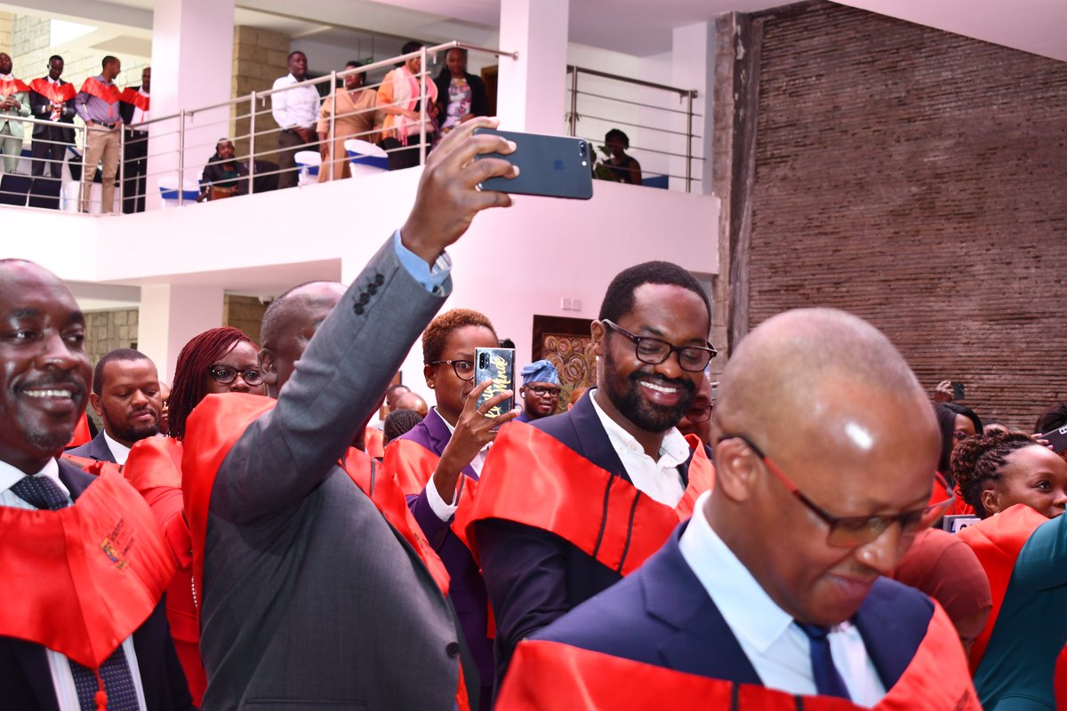 SBSKenya's tweet photo. A hearty congratulations to all the executives who have graduated today! 
Go forth and propagate change in your organizations.
#EEGraduation2022 #ThrivingBeyondGlobalChallenges #DevelopingGreatAfricanLeaders https://t.co/1WyyLz2x2f