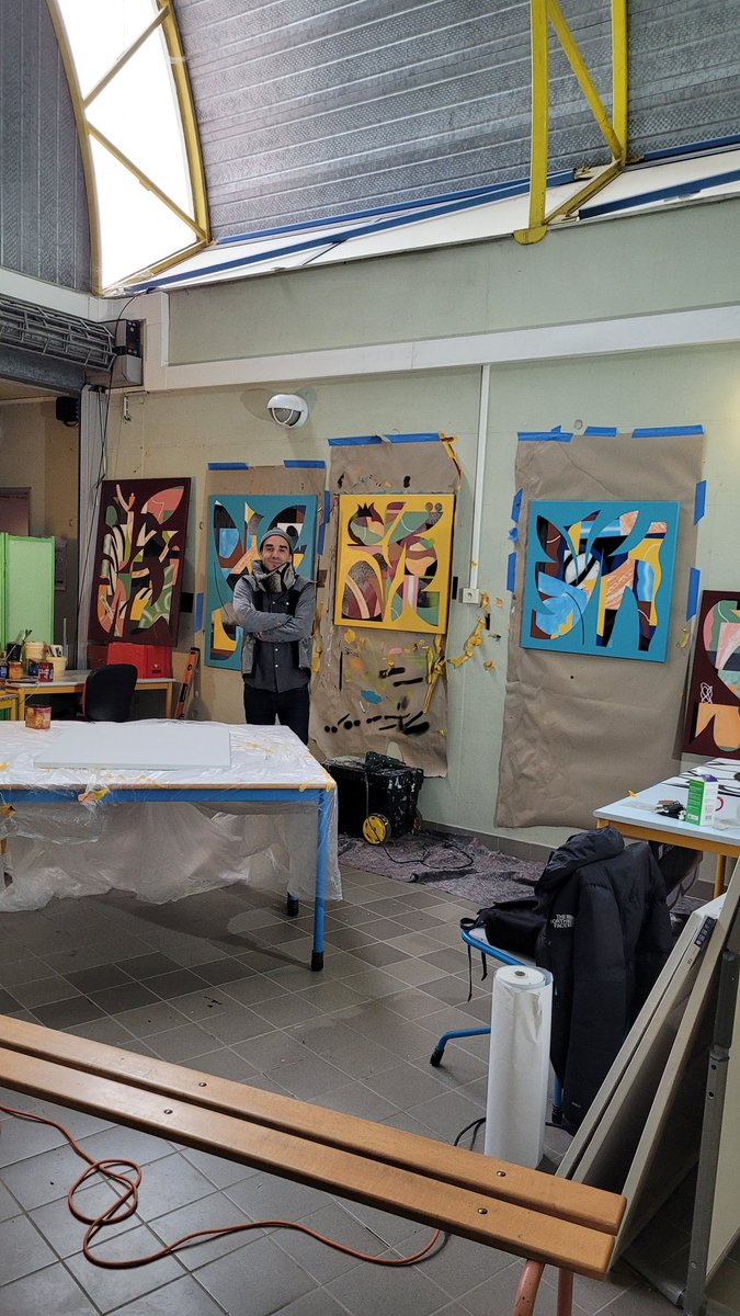 IENAvignon1's tweet photo. Artiste en résidence à l'école de l'Amandier : comment susciter la curiosité et l'ambition des élèves et développer leur ouverture au monde? Merci à l'artiste Goddog pour son engagement @VilleAvignon @dsden84 https://t.co/IzhJsvNO29