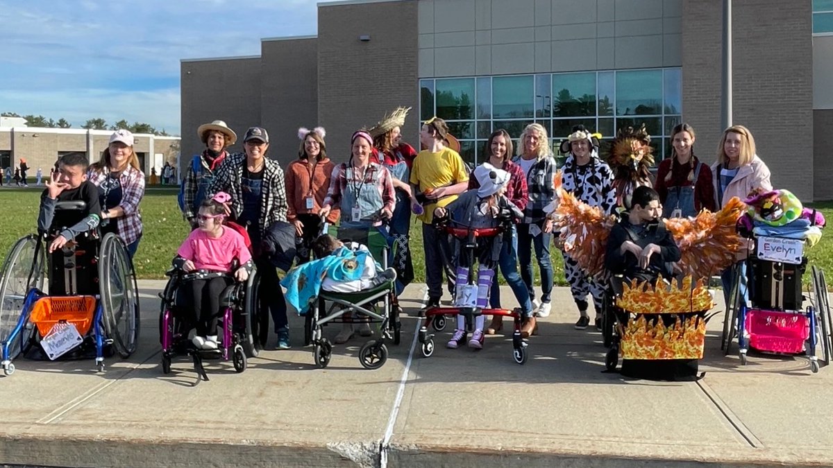 I can't beleive I never posted our group Halloween photo! Old McDonald had a farm.