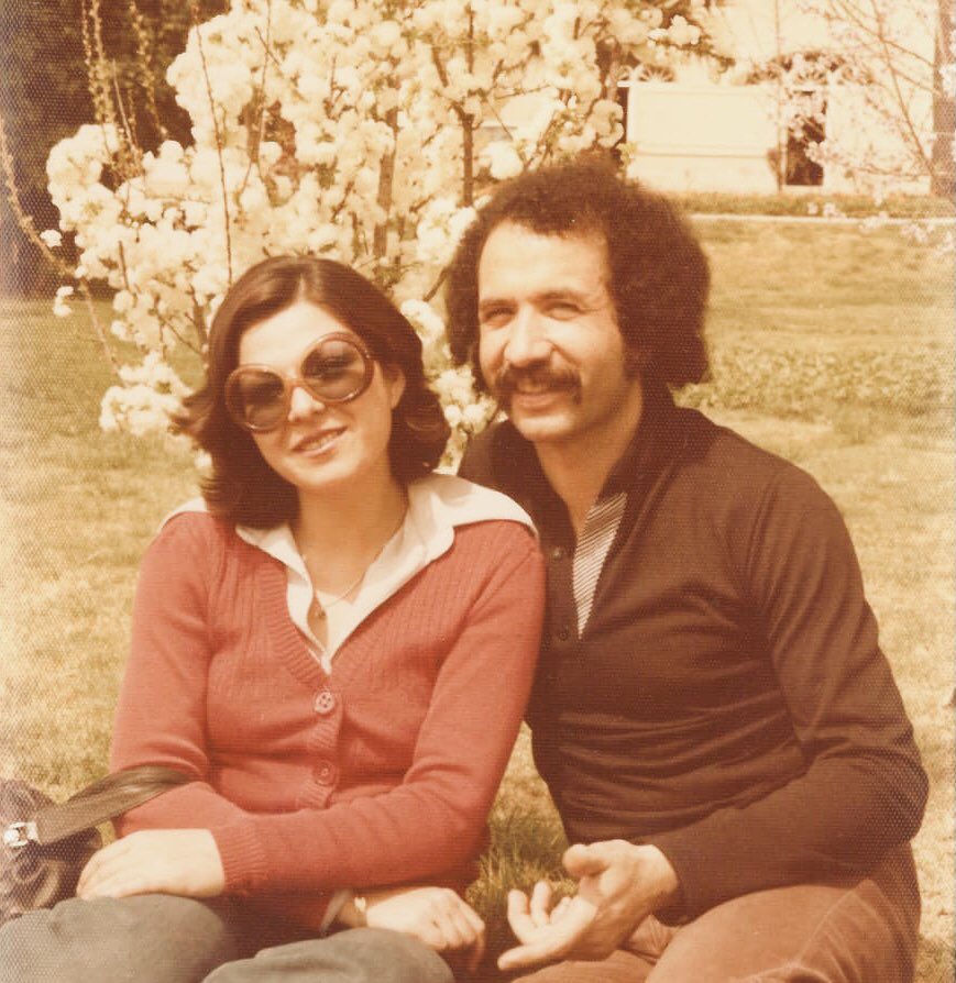 35anj's tweet photo. كنار لبت زخمى را جوش داده‌اند
تا
لهجه‌ى حقيقت را شايد تغيير دهند.
در روز پنج‌شنبه ۱۲ آذر ۱۳۷۷، محمد مختاری؛ شاعر، نویسنده و مترجم، پیش از غروب توسط وزارت اطلاعات جمهوری اسلامی‌ ربوده شد و به قتل رسید.

#مهسا_امینی https://t.co/YrYsNvFDnz