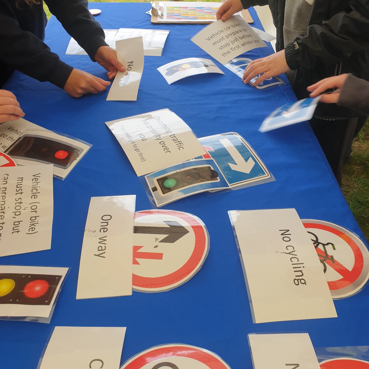 IpswichPolice's tweet photo. We joined local school students at #TrinityPark yesterday for a mini cycling festival prior to the #UCIMasters Cyclo-Cross World Ch'ships this weekend. Lots of activities inc taster sessions, bike maintenance & security, safe cycling, and art & science workshops. #580 #1628 https://t.co/XnlMJLloih