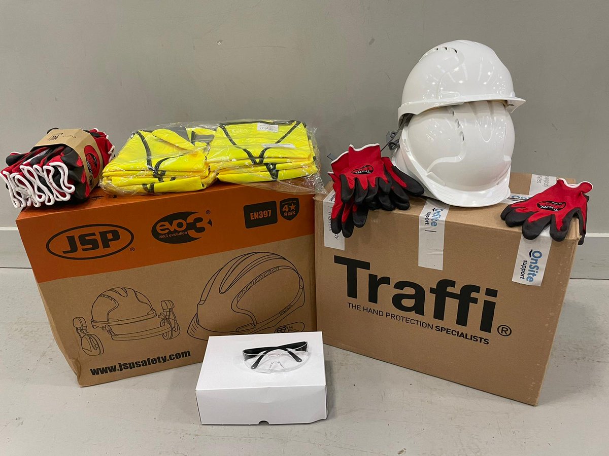Many thanks to Claritas who donated free PPE to West London College! 
West London College will be embarking on a mutually beneficial relationship with Claritas involving site tours, talks and work placements in the new year.
#Construction #PPE #constructioncourses #Builders