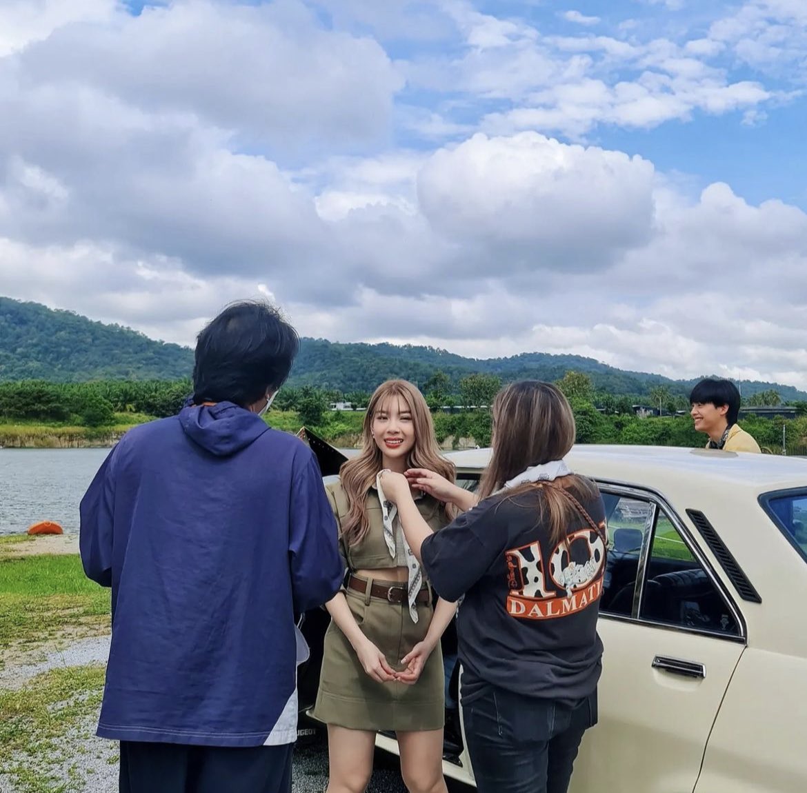 รูปเบื้องหลังวันถ่ายMV จากไอจีพิช่างทำผม 
Cr. IG (hair.joonma)

#KaewNatruja #KaewBNK48