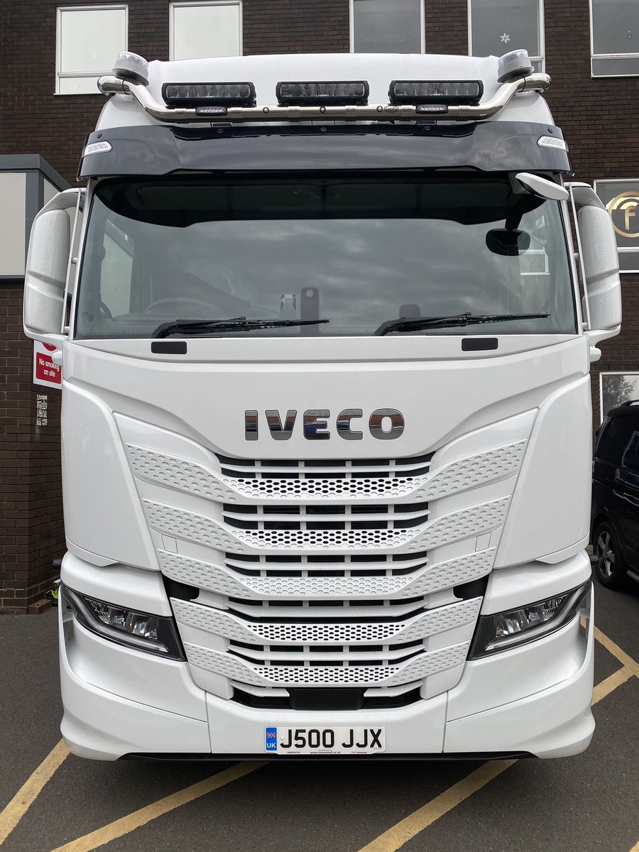 Boooooom another Iveco to the fleet…

🎅🏻🎄☃️🎁

#ourbeth @IvecoRetail @IVECOUK #delicious #xmasjoy22 #deliveringsmiles #365days #anniversary @stephencockbur3